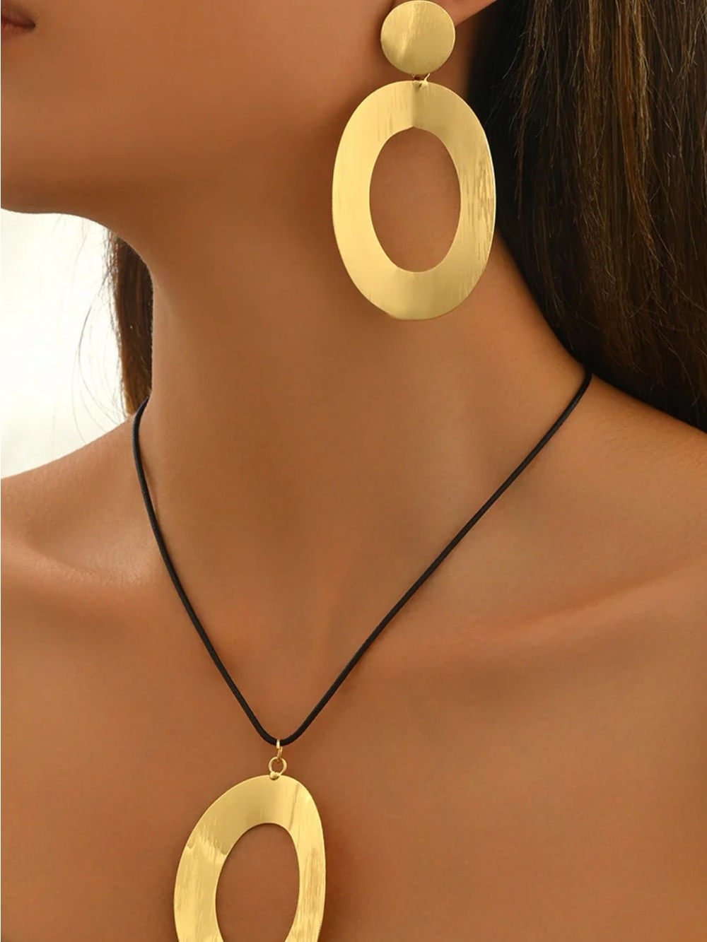 18K Plated Gold Oval Pendant Necklace and Earring Set - NWOT